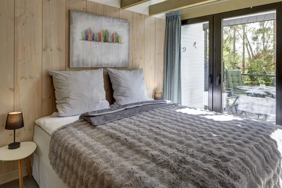 Schlafzimmer mit Doppelbett